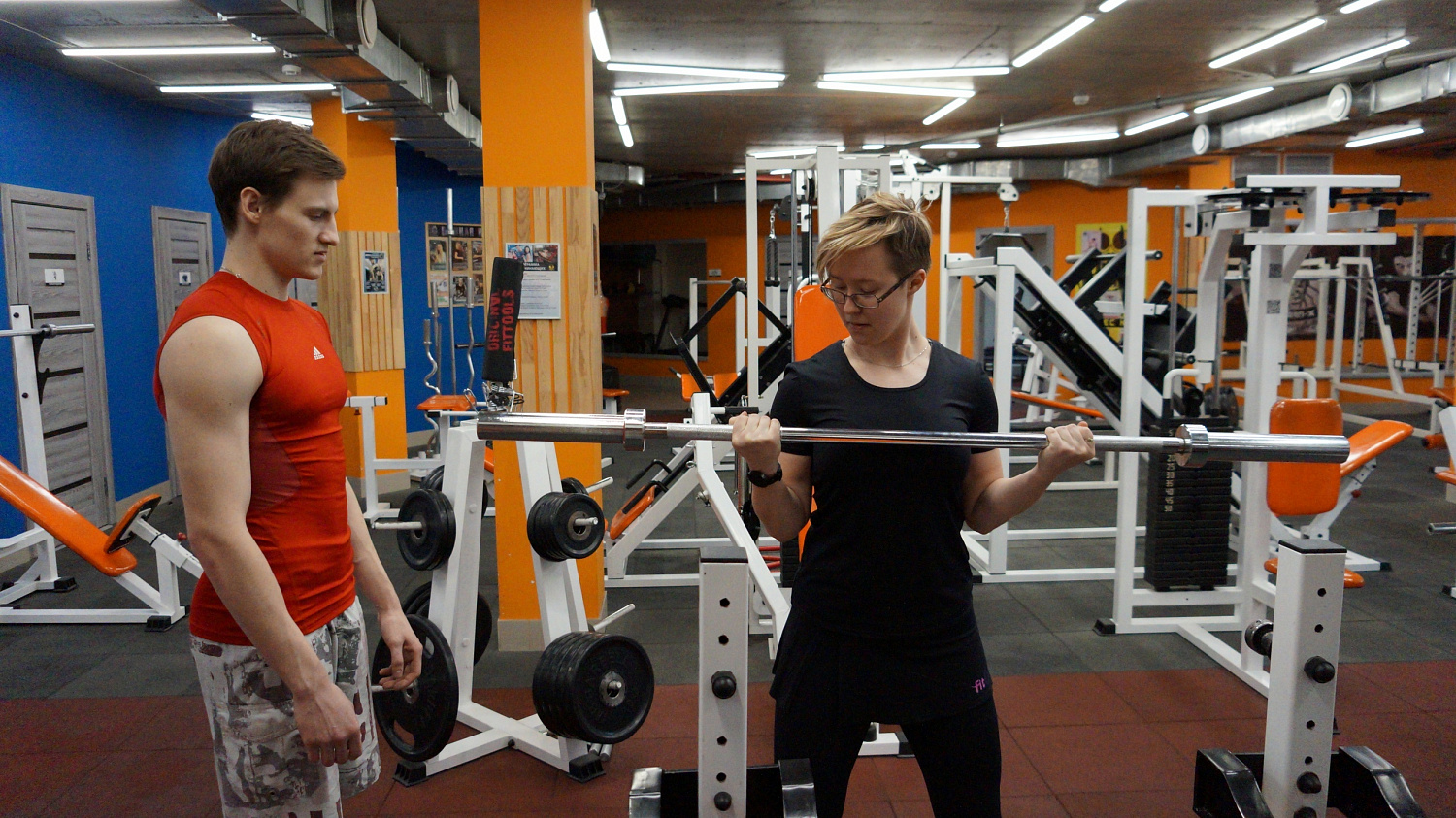 Фитнес-инструктор тренажерного зала / персональный тренер